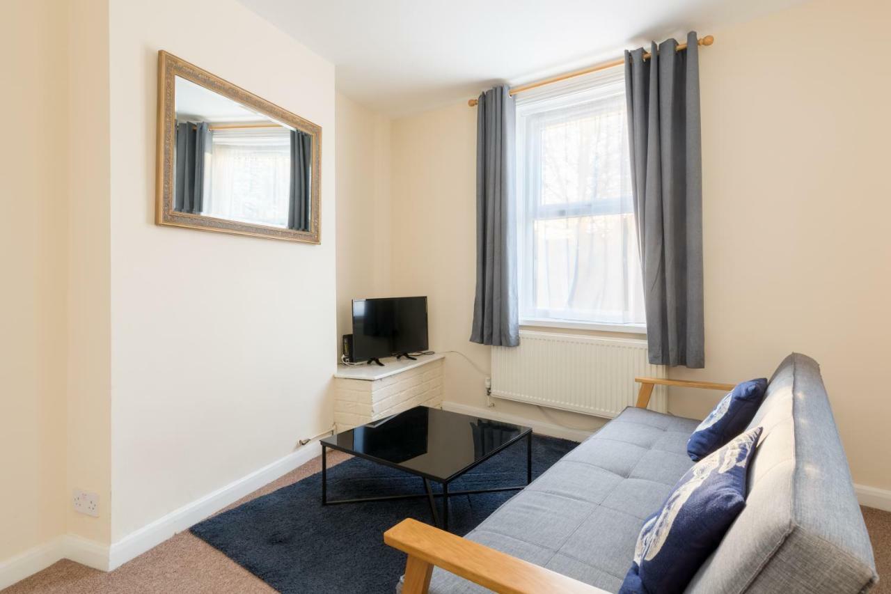 Well Presented 2 Bedroom House - Sleeps Four Leamington Spa Exterior photo